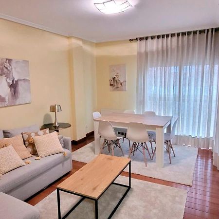 Cozy Yellow Home In Getxo ภายนอก รูปภาพ