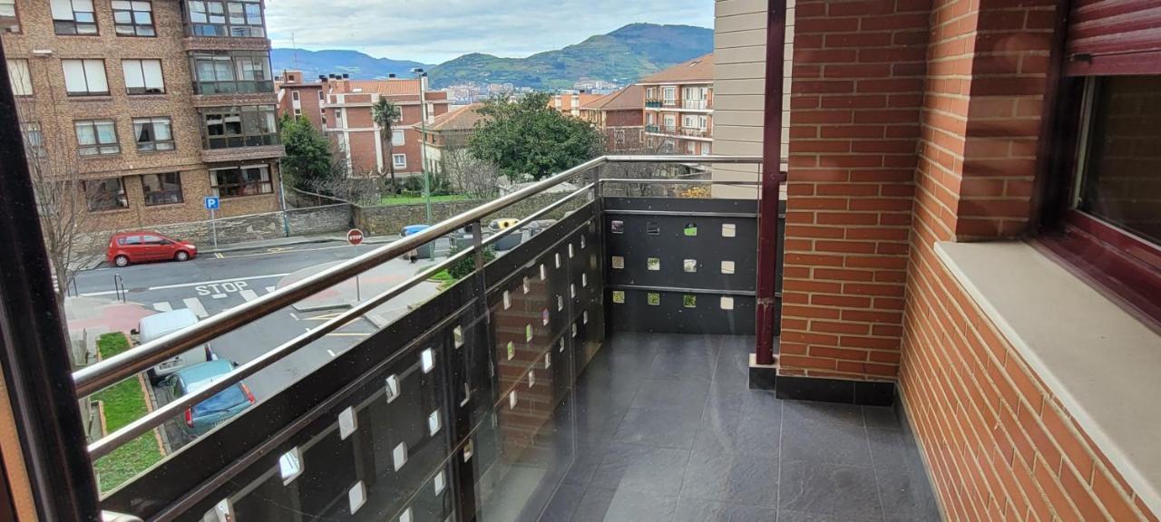 Cozy Yellow Home In Getxo ภายนอก รูปภาพ
